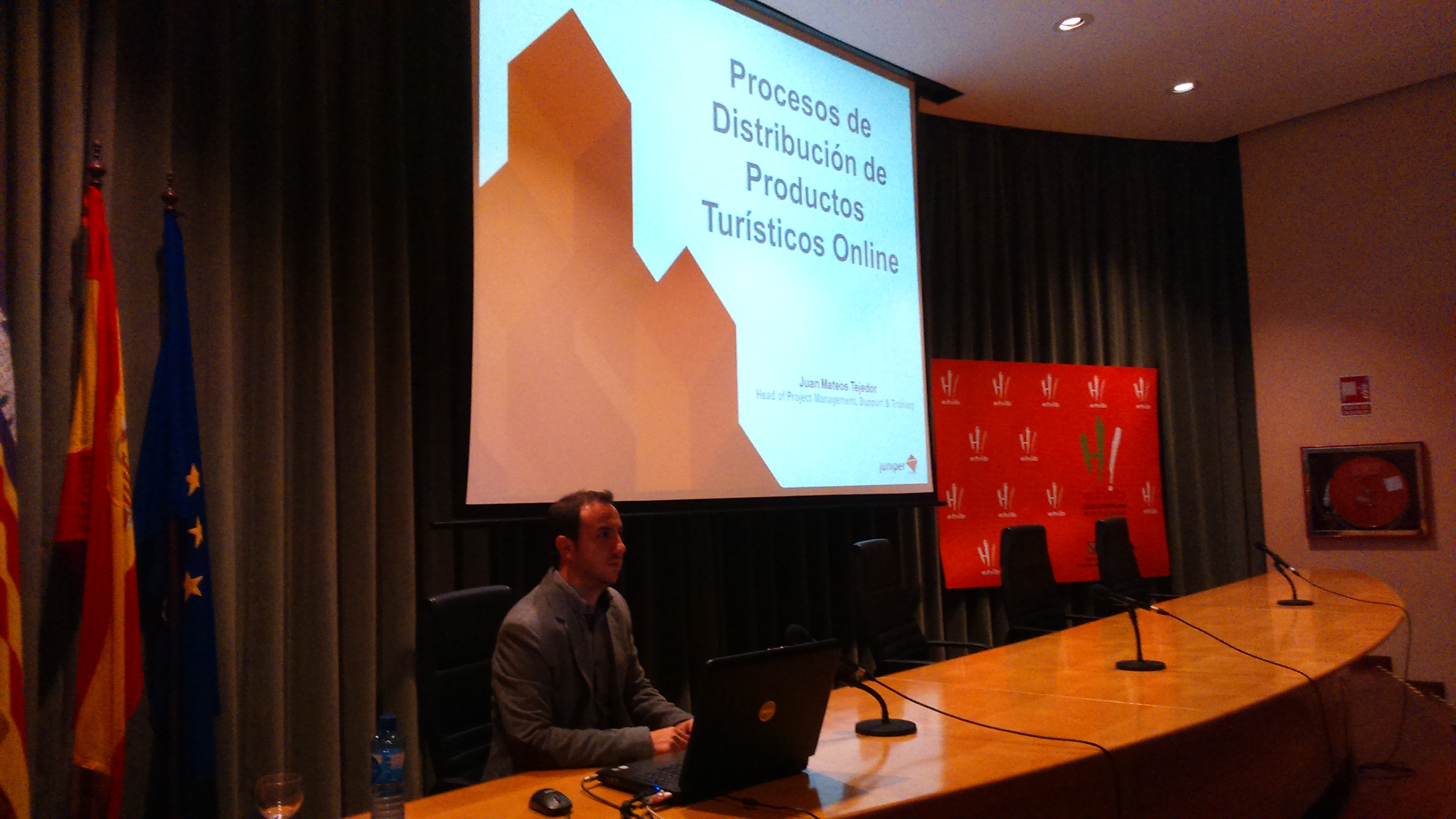 Juan Mateos speaks at the Faculty of Hospitality and Tourism